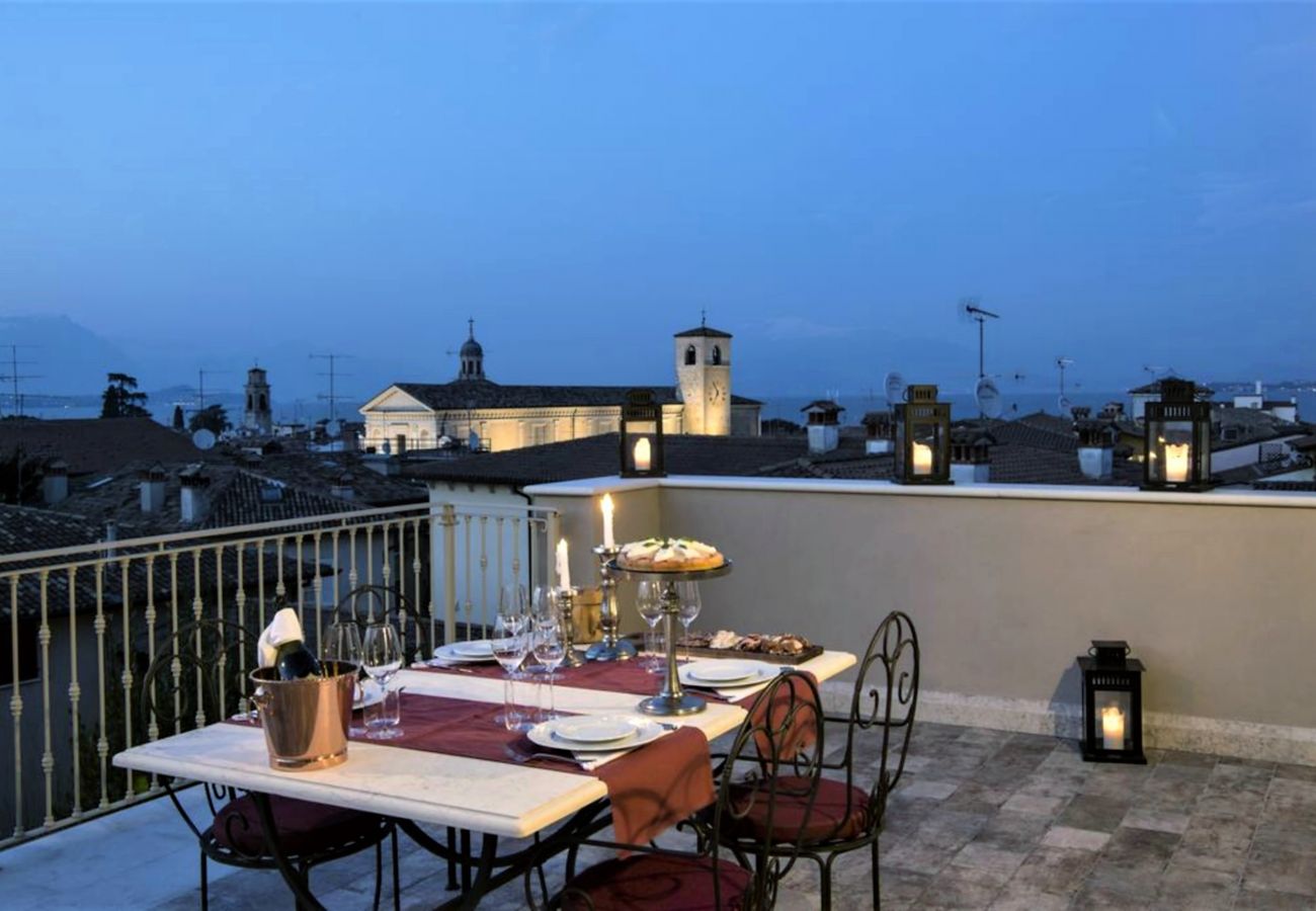 Ferienwohnung in Desenzano del Garda - DesenzanoLoft : La Vite Luxury Appartment 2 CIN IT017067C2HOLOZDF9 
