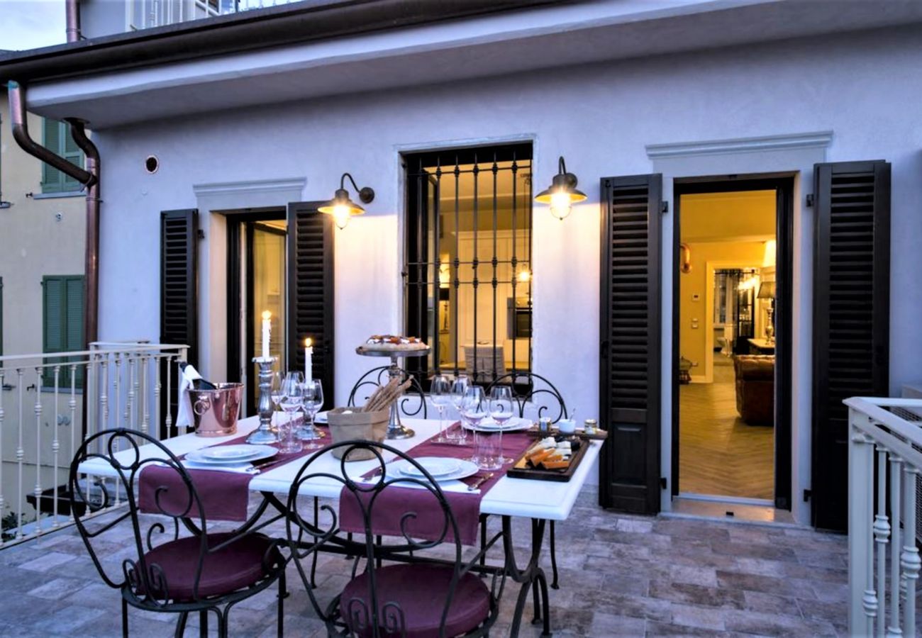 Ferienwohnung in Desenzano del Garda - DesenzanoLoft : La Vite Luxury Appartment 2 CIN IT017067C2HOLOZDF9 