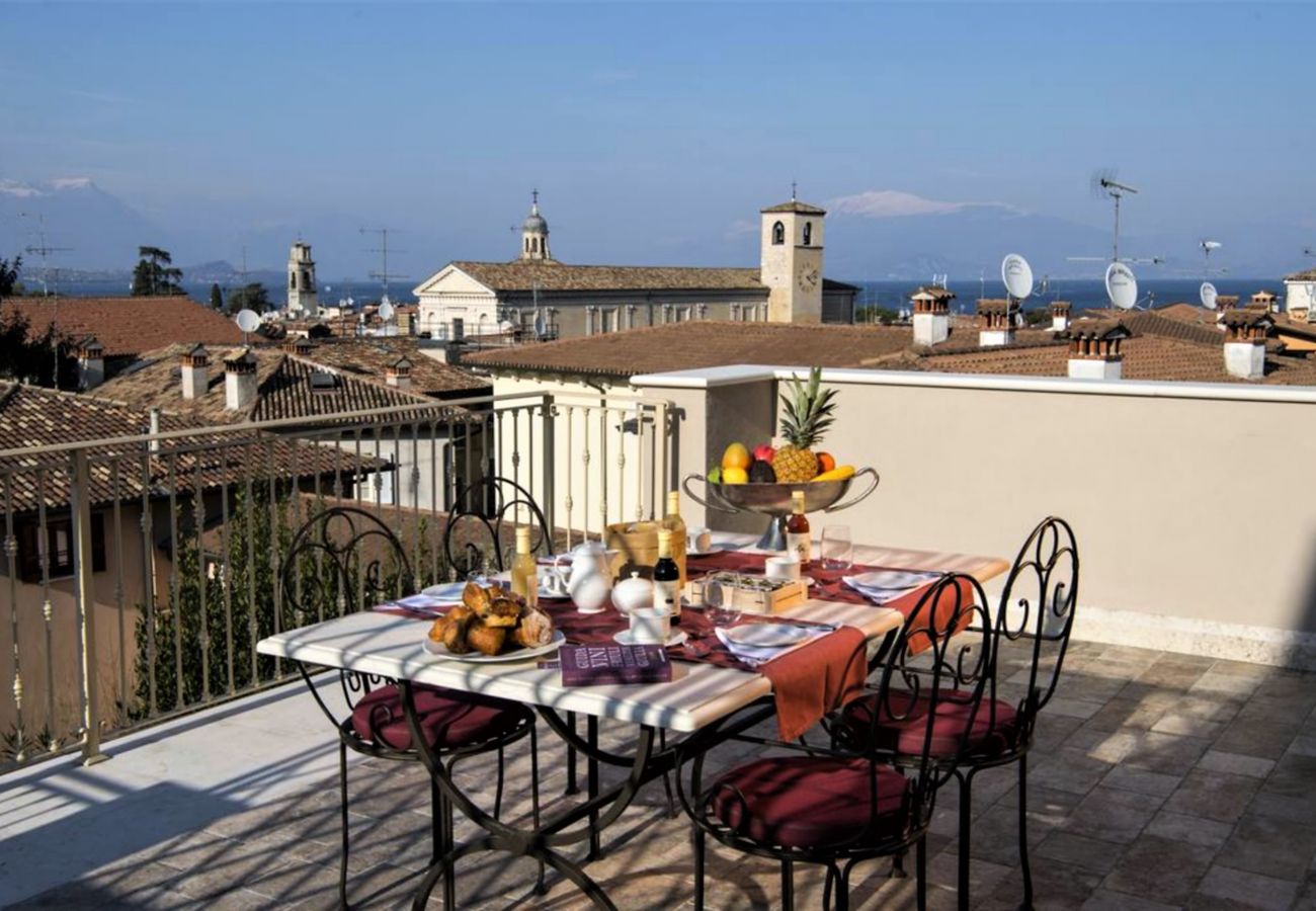 Ferienwohnung in Desenzano del Garda - DesenzanoLoft : La Vite Luxury Appartment 2 CIN IT017067C2HOLOZDF9 