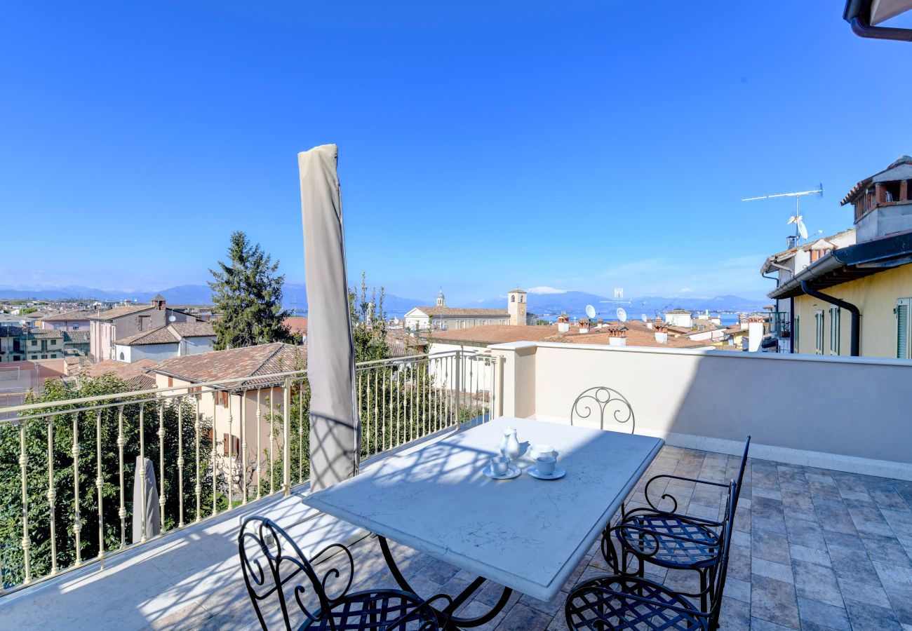 Ferienwohnung in Desenzano del Garda - DesenzanoLoft : La Vite Luxury Appartment 2 CIN IT017067C2HOLOZDF9 