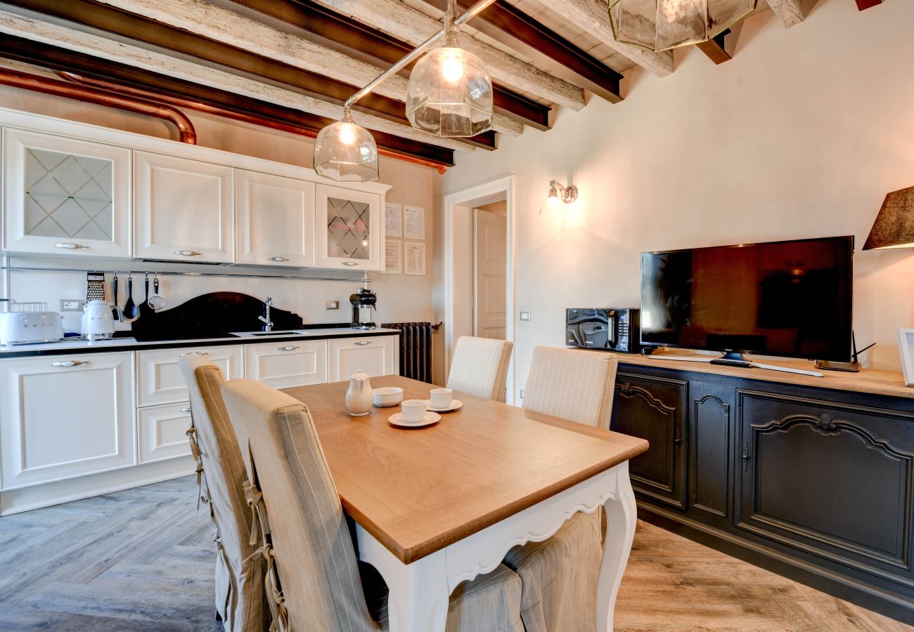 Ferienwohnung in Desenzano del Garda - DesenzanoLoft : La Vite Luxury Appartment 2 CIN IT017067C2HOLOZDF9 