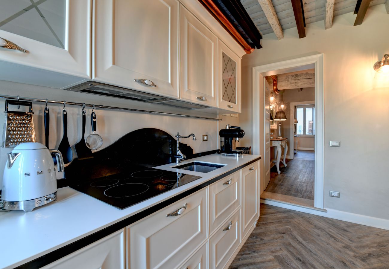 Ferienwohnung in Desenzano del Garda - DesenzanoLoft : La Vite Luxury Appartment 2 CIN IT017067C2HOLOZDF9 