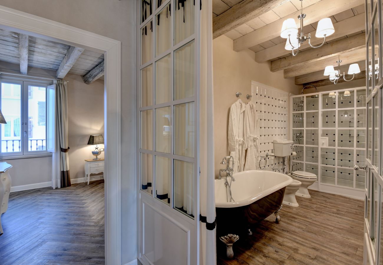 Ferienwohnung in Desenzano del Garda - DesenzanoLoft : La Vite Luxury Appartment 2 CIN IT017067C2HOLOZDF9 