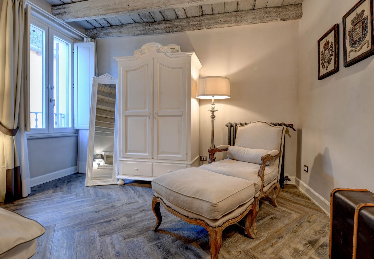 Ferienwohnung in Desenzano del Garda - DesenzanoLoft : La Vite Luxury Appartment 2 CIN IT017067C2HOLOZDF9 
