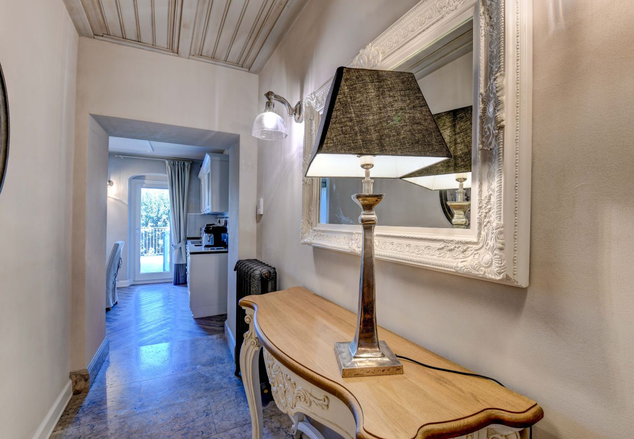 Ferienwohnung in Desenzano del Garda - DesenzanoLoft : La Vite Luxury Appartment 2 CIN IT017067C2HOLOZDF9 