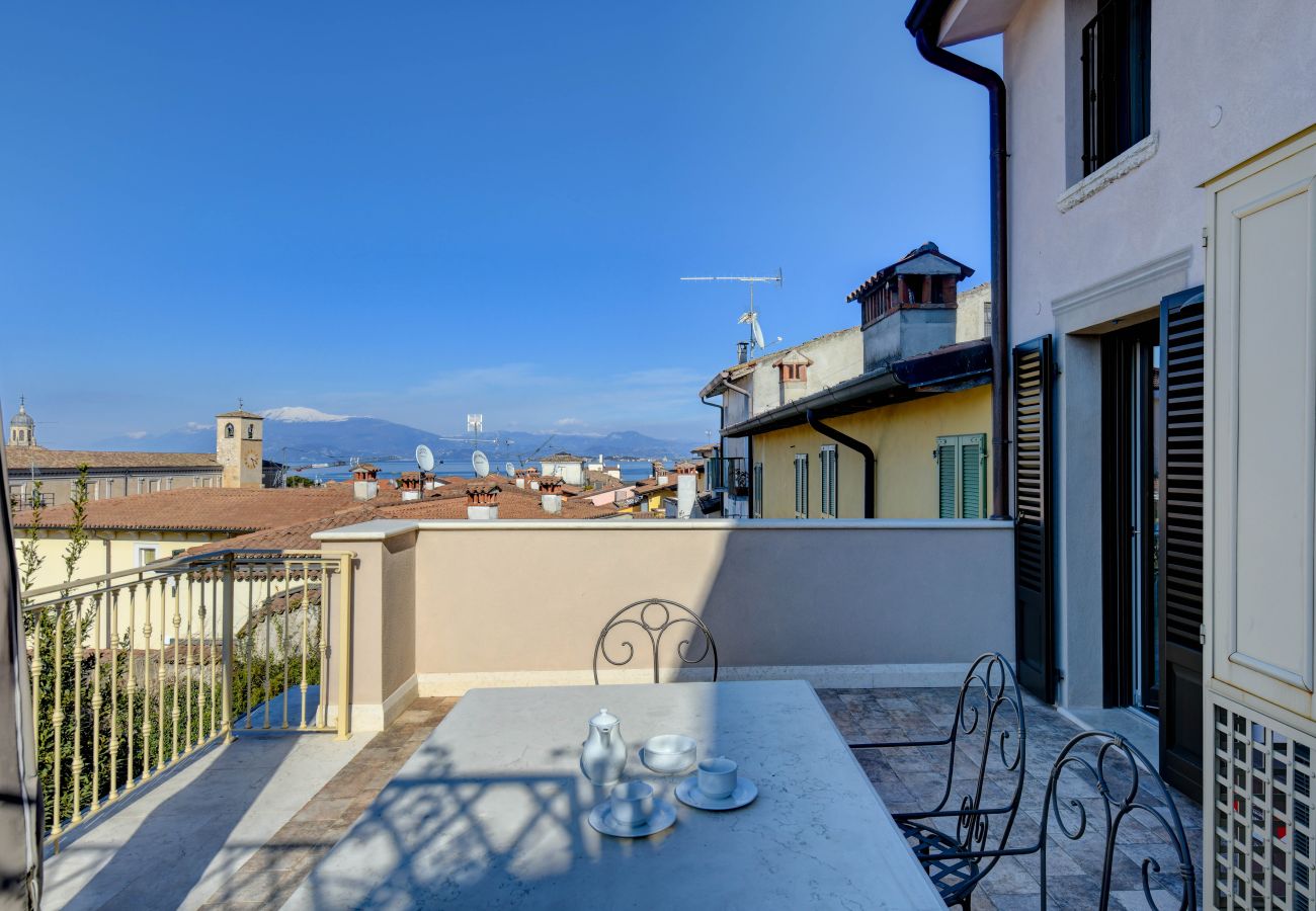 Ferienwohnung in Desenzano del Garda - DesenzanoLoft : La Vite Luxury Appartment 2 CIN IT017067C2HOLOZDF9 