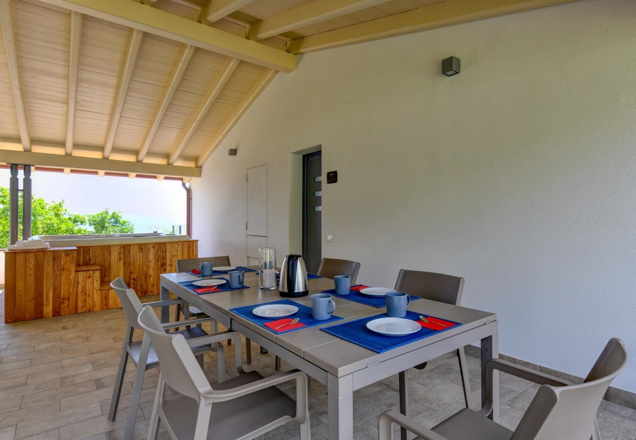 Villa in Toscolano-Maderno - Le Casette - Leccino mit Seeblick, Pool und Jacuzzi