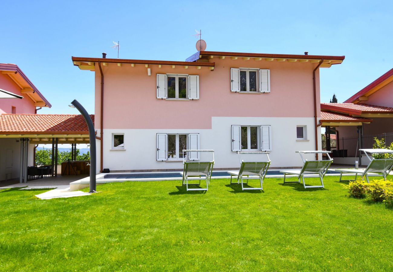 Villa in Toscolano-Maderno - Le Casette - Leccino mit Seeblick, Pool und Jacuzzi