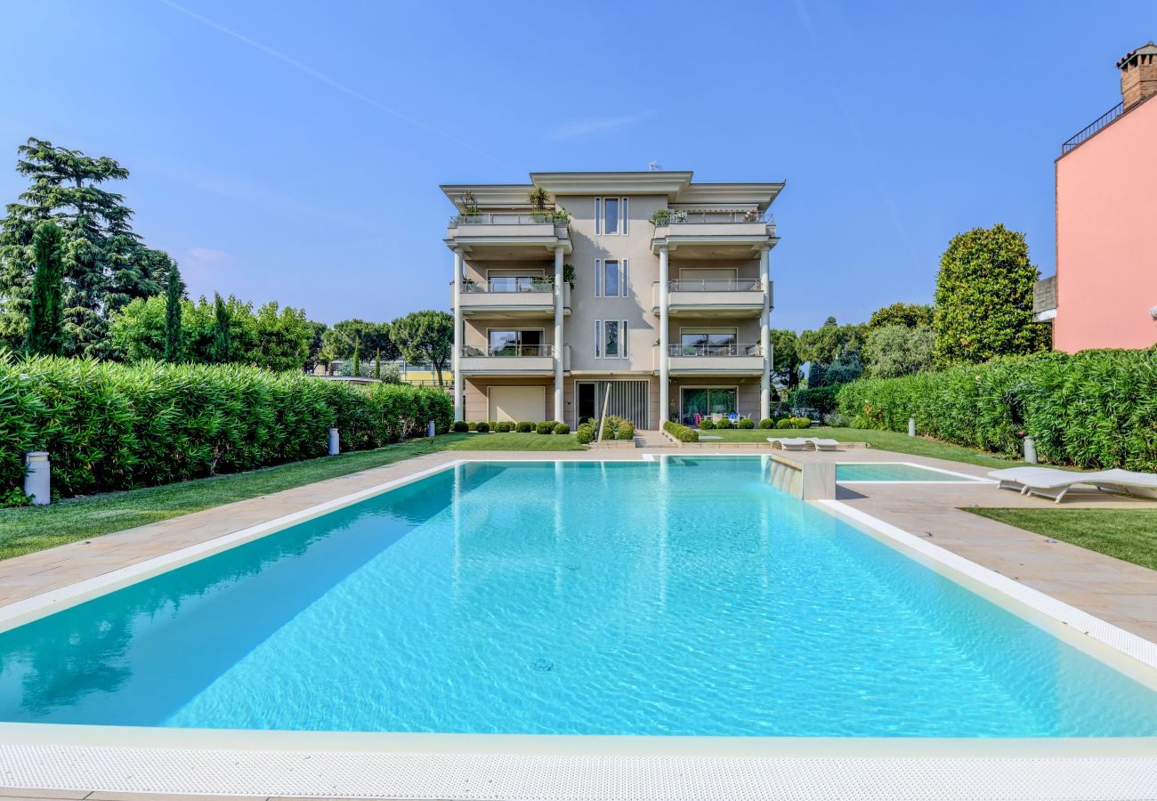 Ferienwohnung in Desenzano del Garda - Desenzanoloft Oscar Luxury Suite
