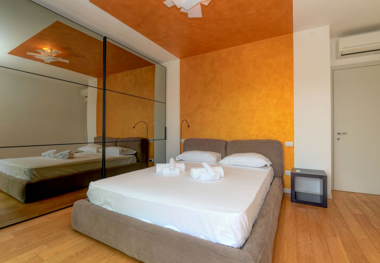 Ferienwohnung in Desenzano del Garda - Desenzanoloft Oscar Luxury Suite