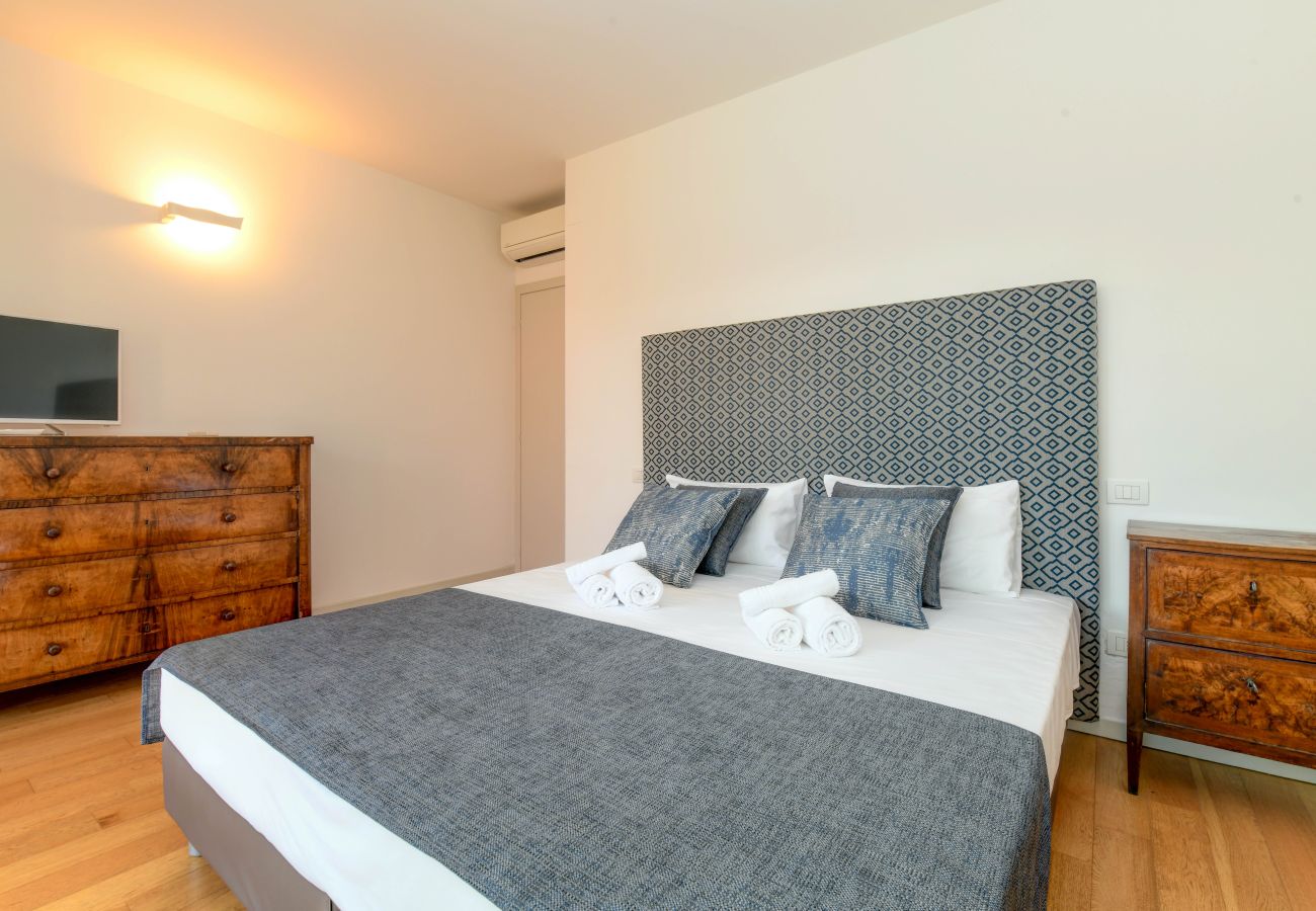 Ferienwohnung in Desenzano del Garda - Desenzanoloft Oscar Luxury Suite