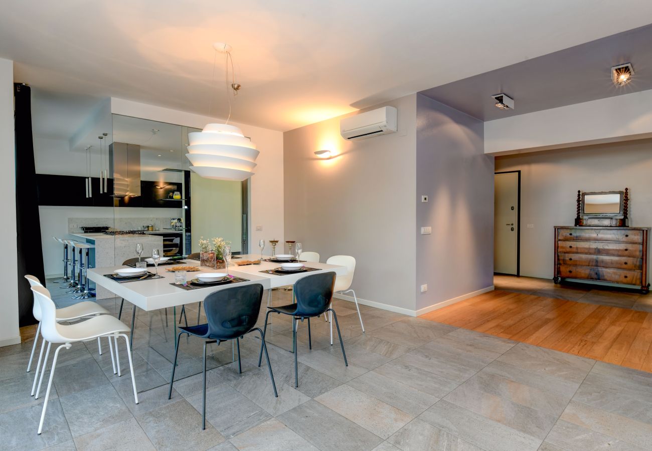 Ferienwohnung in Desenzano del Garda - Desenzanoloft Oscar Luxury Suite