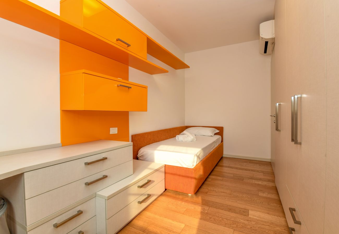 Ferienwohnung in Desenzano del Garda - Desenzanoloft Oscar Luxury Suite