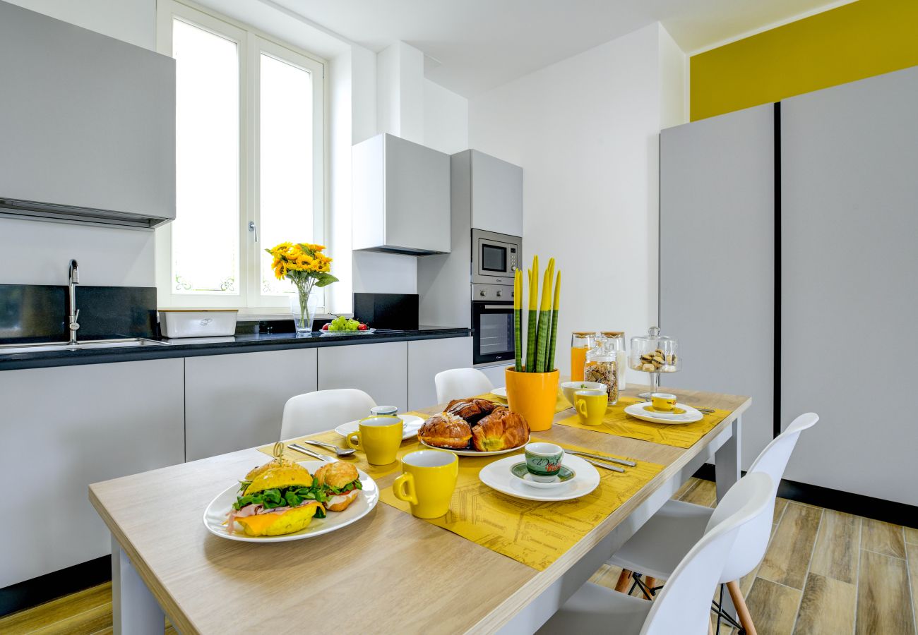 Ferienwohnung in Desenzano del Garda - Desenzanoloft Palazzo Visconti-Collo Lungo Giallo