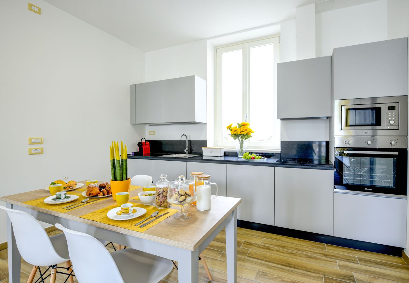 Ferienwohnung in Desenzano del Garda - Desenzanoloft Palazzo Visconti-Collo Lungo Giallo