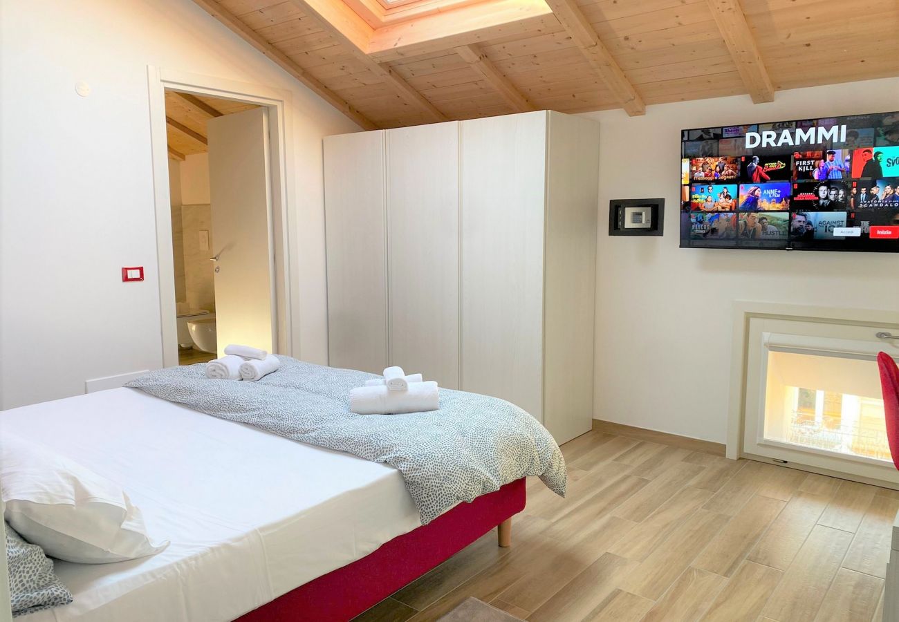 Ferienwohnung in Desenzano del Garda - Desenzanoloft Palazzo Visconti - Luigi Visconti