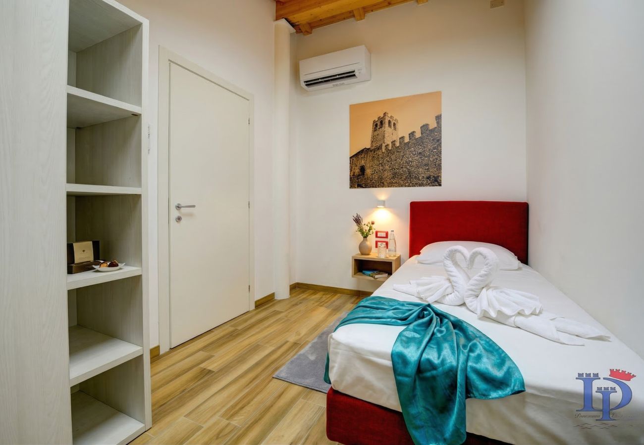 Ferienwohnung in Desenzano del Garda - Desenzanoloft Palazzo Visconti - Luigi Visconti