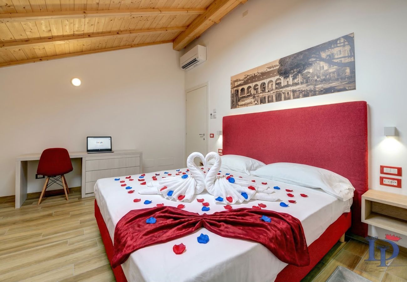 Ferienwohnung in Desenzano del Garda - Desenzanoloft Palazzo Visconti - Luigi Visconti