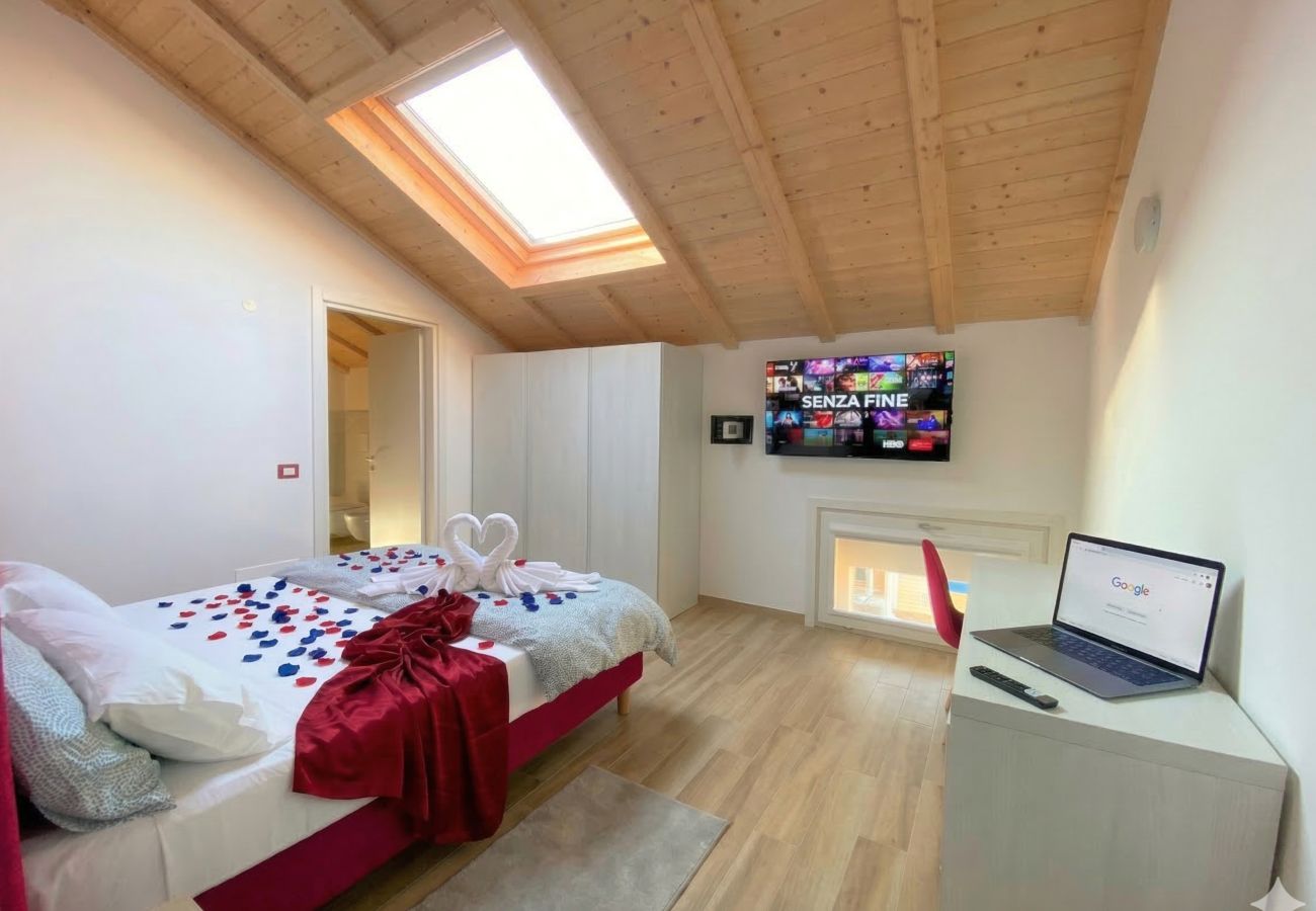 Ferienwohnung in Desenzano del Garda - Desenzanoloft Palazzo Visconti - Luigi Visconti