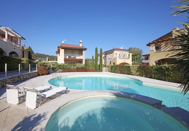  in Manerba del Garda - Casa della Romantica mit Pool nah am Strand