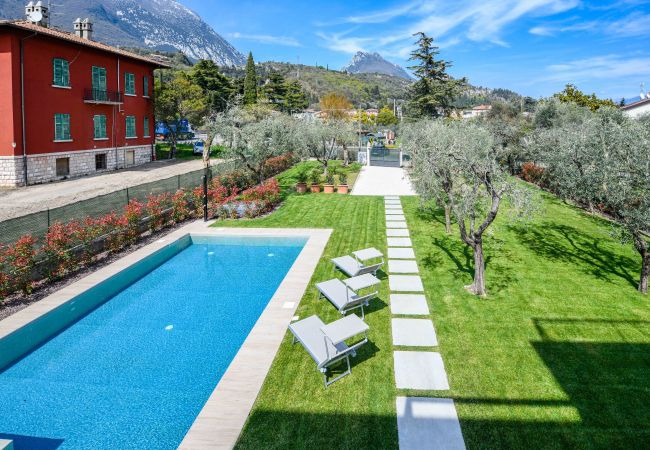 Ferienwohnung in Toscolano-Maderno - Maison Bellini: nur wenige Schritte vom See und mit Pool