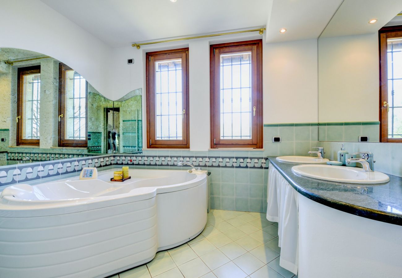 Villa in Manerba del Garda - Luxusvilla Oleander mit privatem Pool