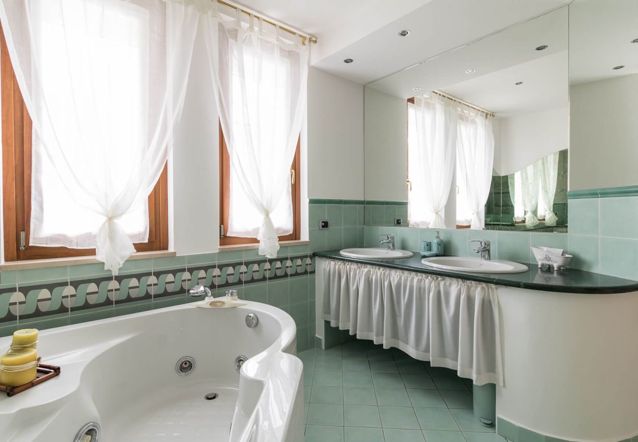 Villa in Manerba del Garda - Luxusvilla Oleander mit privatem Pool