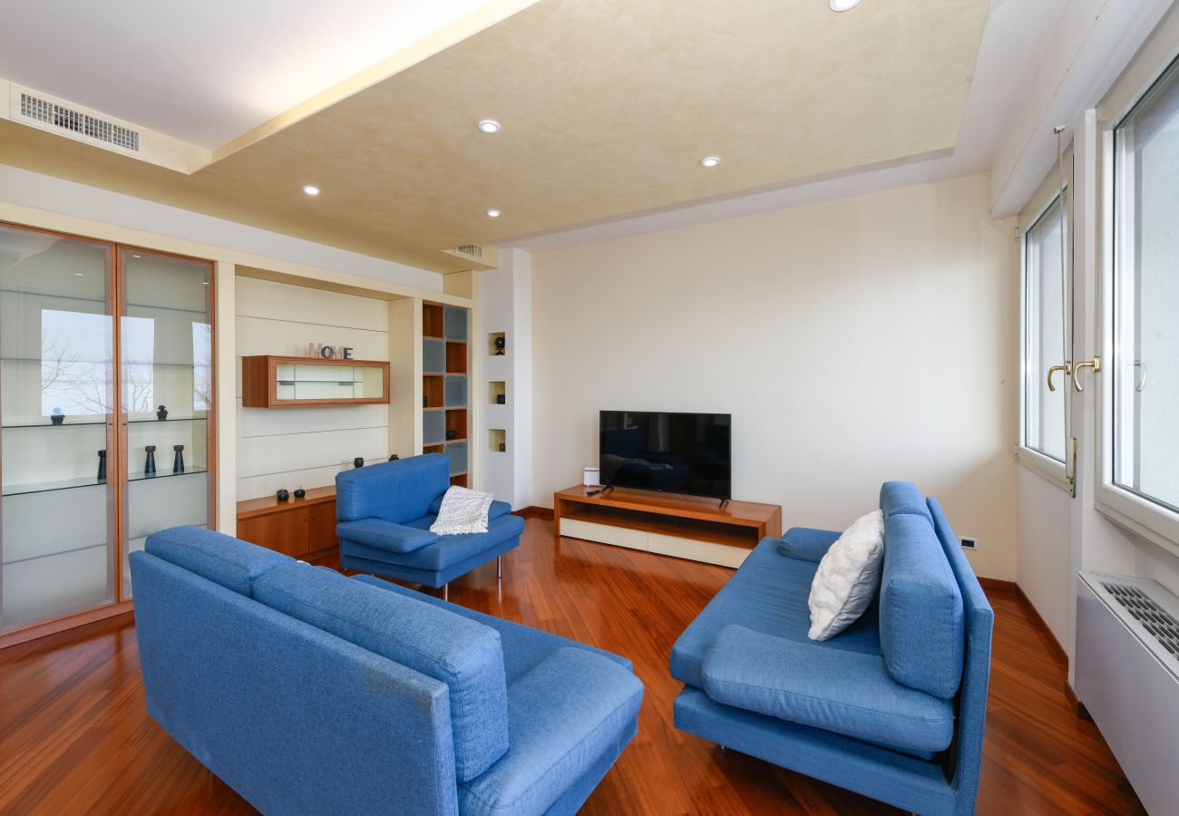 Ferienwohnung in Desenzano del Garda - Desenzanoloft CHARMING ON THE LAKE 