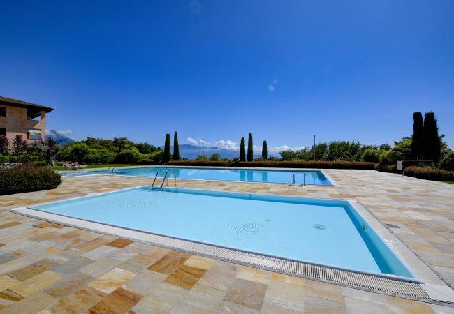 Ferienwohnung in Puegnago sul Garda - Loft la Torretta mit Seeblick und Pool Ferienwohnung in Puegnago sul Garda - Loft la Torretta mit Seeblick und Pool