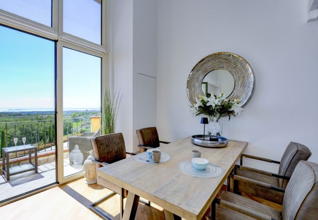Ferienwohnung in Puegnago sul Garda - Loft la Torretta mit Seeblick und Pool Ferienwohnung in Puegnago sul Garda - Loft la Torretta mit Seeblick und Pool