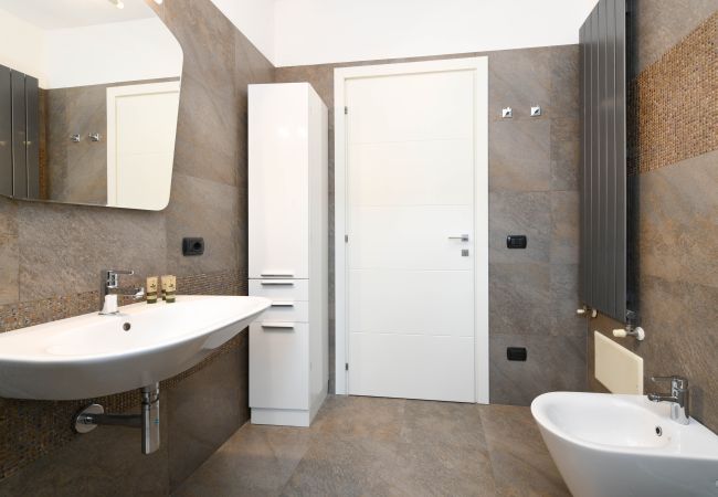 Ferienwohnung in Desenzano del Garda - DesenzanoLoft La Rosa dei Venti Renoviert 2025 Ferienwohnung in Desenzano del Garda - DesenzanoLoft La Rosa dei Venti Renoviert 2025
