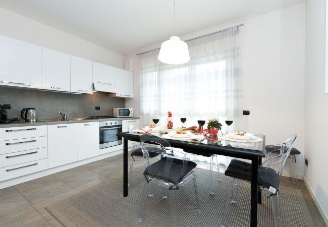 Ferienwohnung in Desenzano del Garda - DesenzanoLoft La Rosa dei Venti Renoviert 2025 Ferienwohnung in Desenzano del Garda - DesenzanoLoft La Rosa dei Venti Renoviert 2025