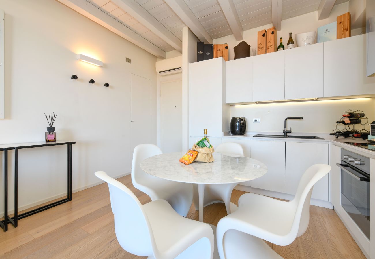 Ferienwohnung in Desenzano del Garda - Desenzanoloft Warda Lovely Suite