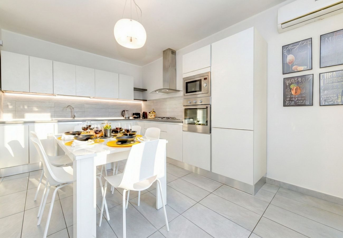 Ferienwohnung in Peschiera del Garda - Desenzanoloft Lighthouse Apartment