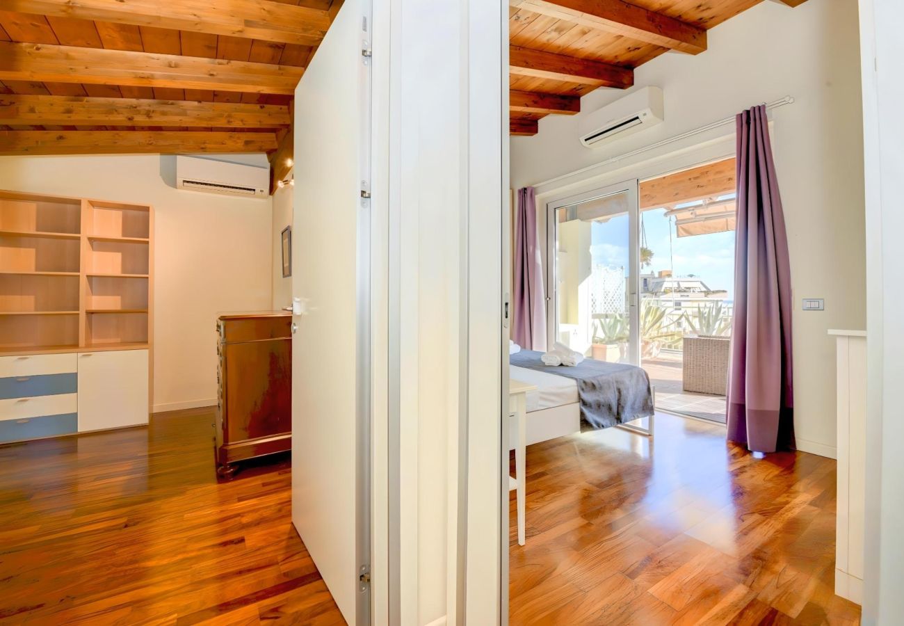 Ferienwohnung in Desenzano del Garda - Desenzanoloft Surfing on the Lake 