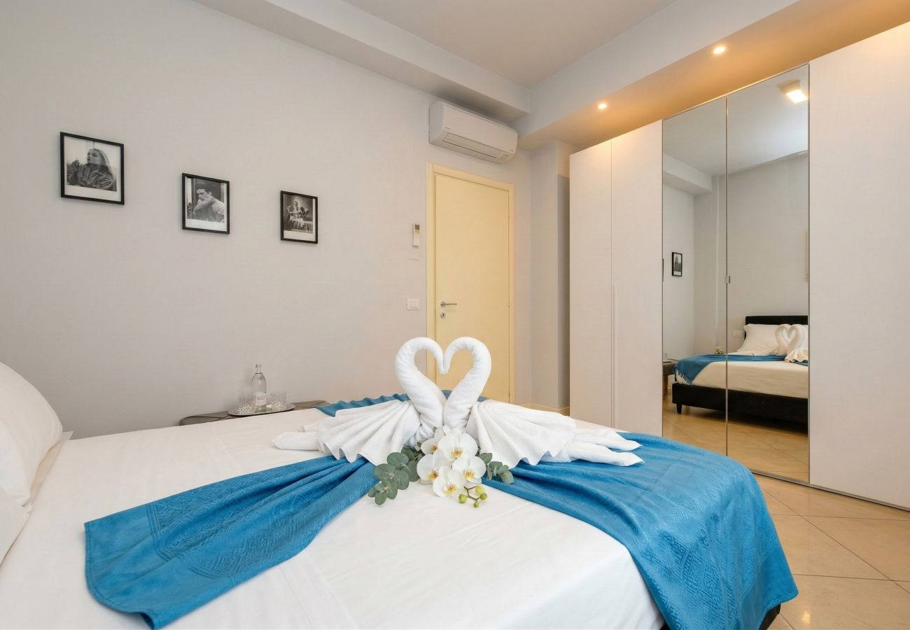 Ferienwohnung in Desenzano del Garda - Desenzanoloft Cocktail Lake Front