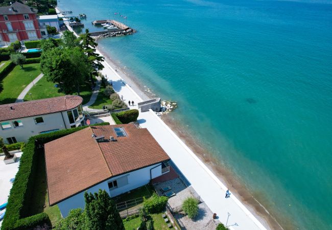 Villa in Desenzano del Garda - DesenzanoLoft Villa Meraviglia on the lake Villa in Desenzano del Garda - DesenzanoLoft Villa Meraviglia on the lake