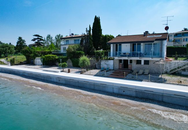 Villa in Desenzano del Garda - DesenzanoLoft Villa Meraviglia on the lake Villa in Desenzano del Garda - DesenzanoLoft Villa Meraviglia on the lake