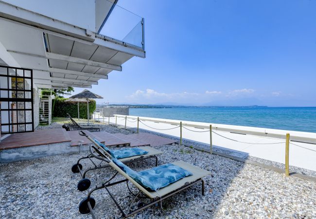 Villa in Desenzano del Garda - DesenzanoLoft Villa Meraviglia on the lake Villa in Desenzano del Garda - DesenzanoLoft Villa Meraviglia on the lake