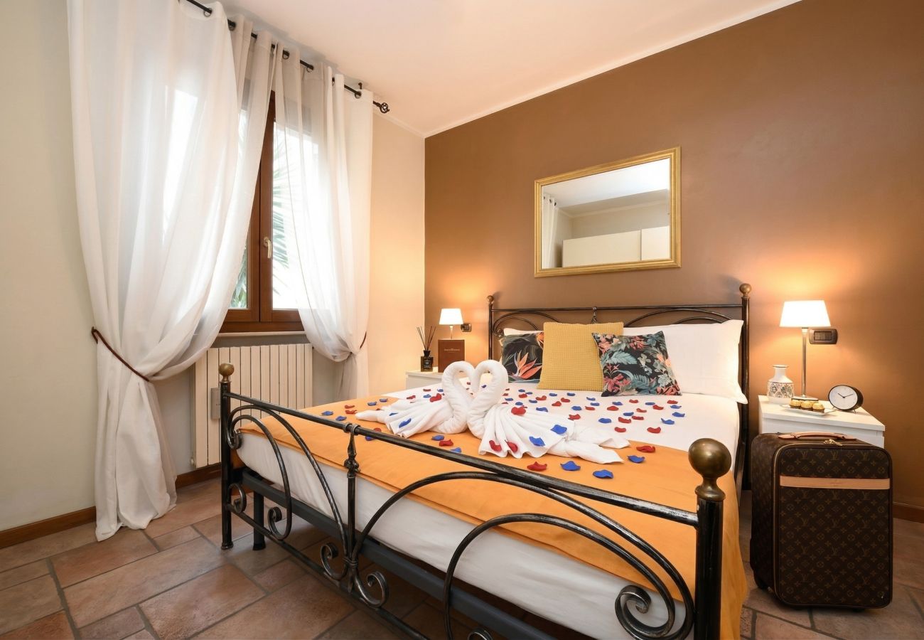 Apartment in Desenzano del Garda - Desenzanoloft Garden and Pool