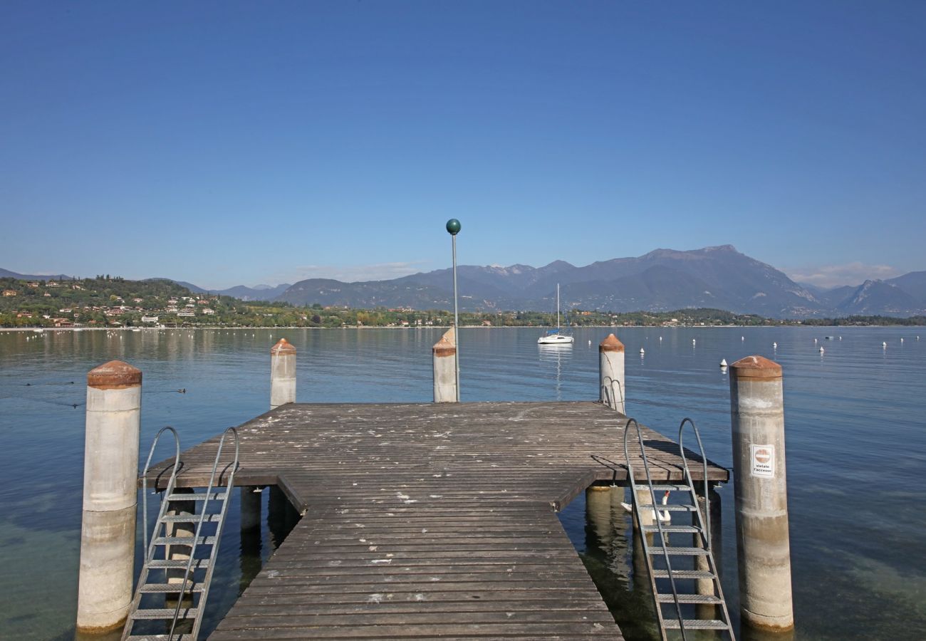 Apartment in Manerba del Garda - Sogno del Lago: in front lane of the beach in Manerba del garda