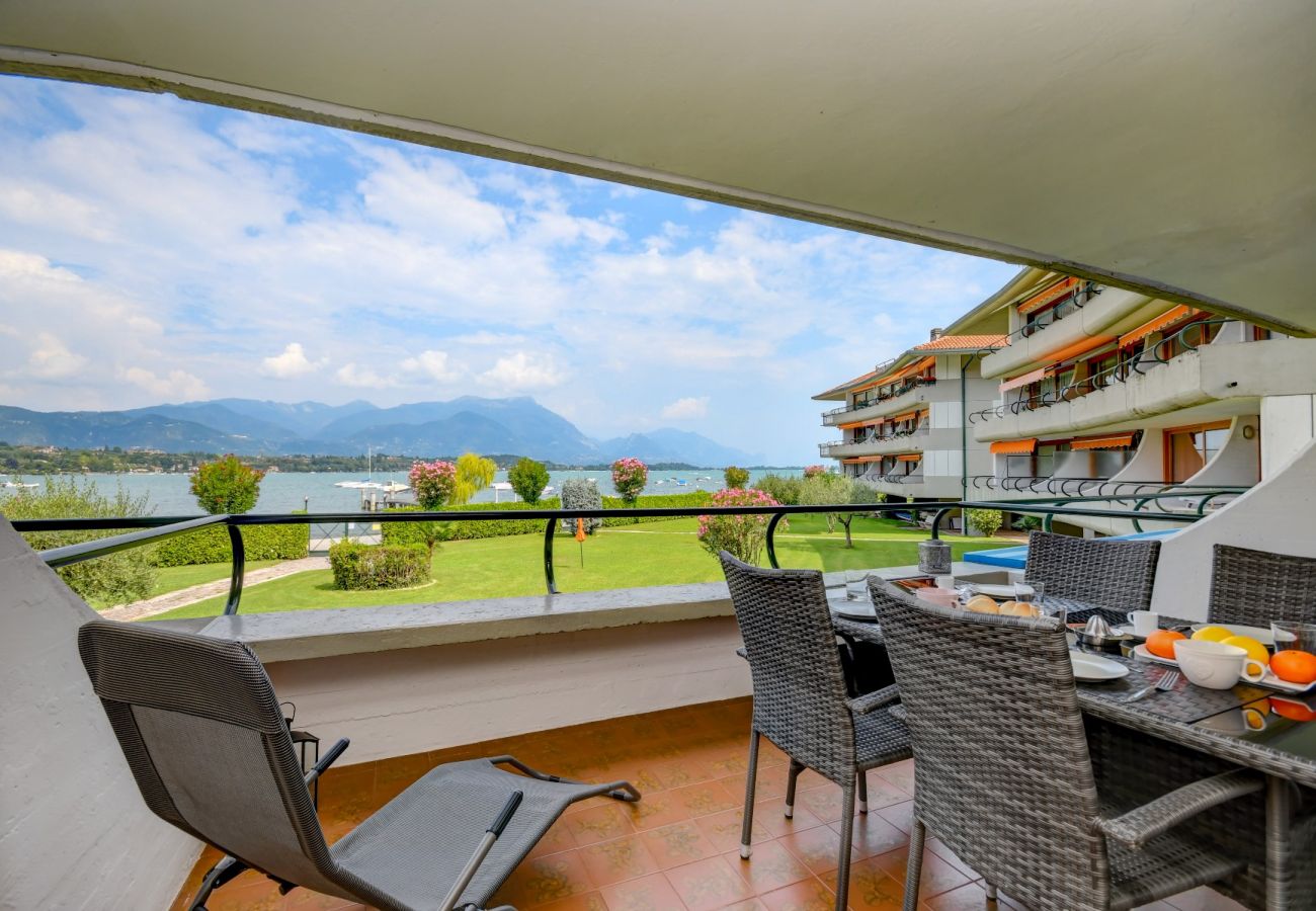 Apartment in Manerba del Garda - Sogno del Lago: in front lane of the beach in Manerba del garda