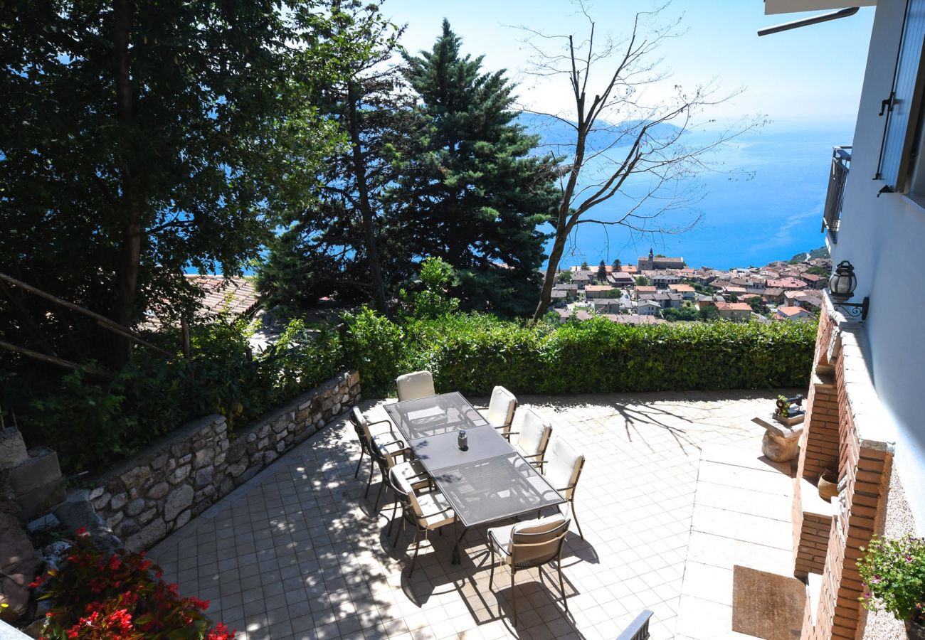 Chalet in Tignale - Da Guido with stunning Lakeview