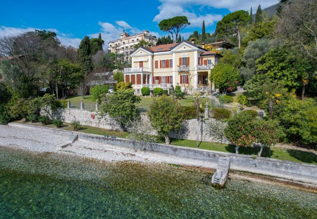 Villa in Gardone Riviera - Villa Magnolia a Lago - for 8 persons Gardone Riviera