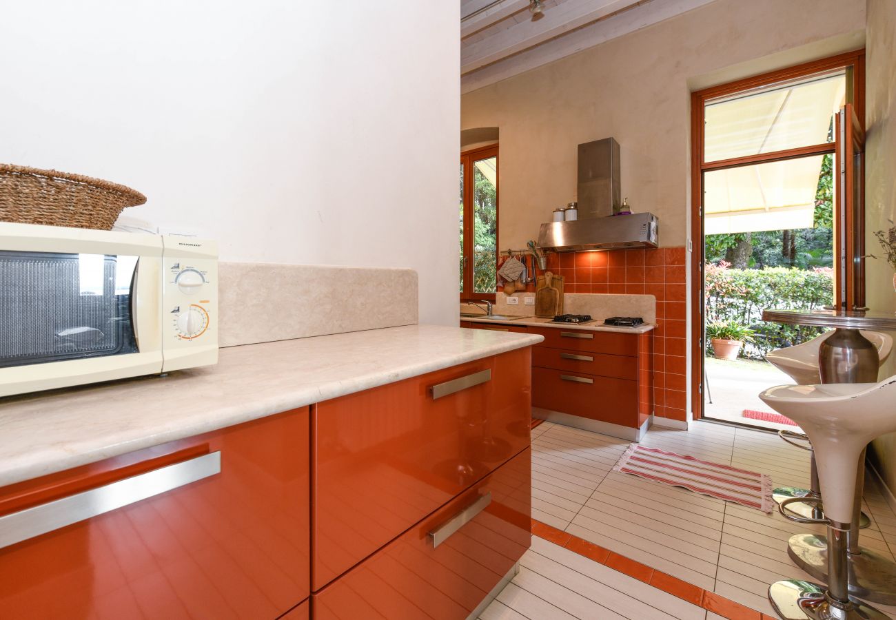 Villa in Gardone Riviera - Villa Magnolia a Lago - for 8 persons Gardone Riviera