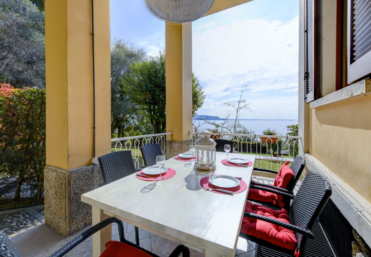 Villa in Gardone Riviera - Villa Magnolia a Lago - for 8 persons Gardone Riviera