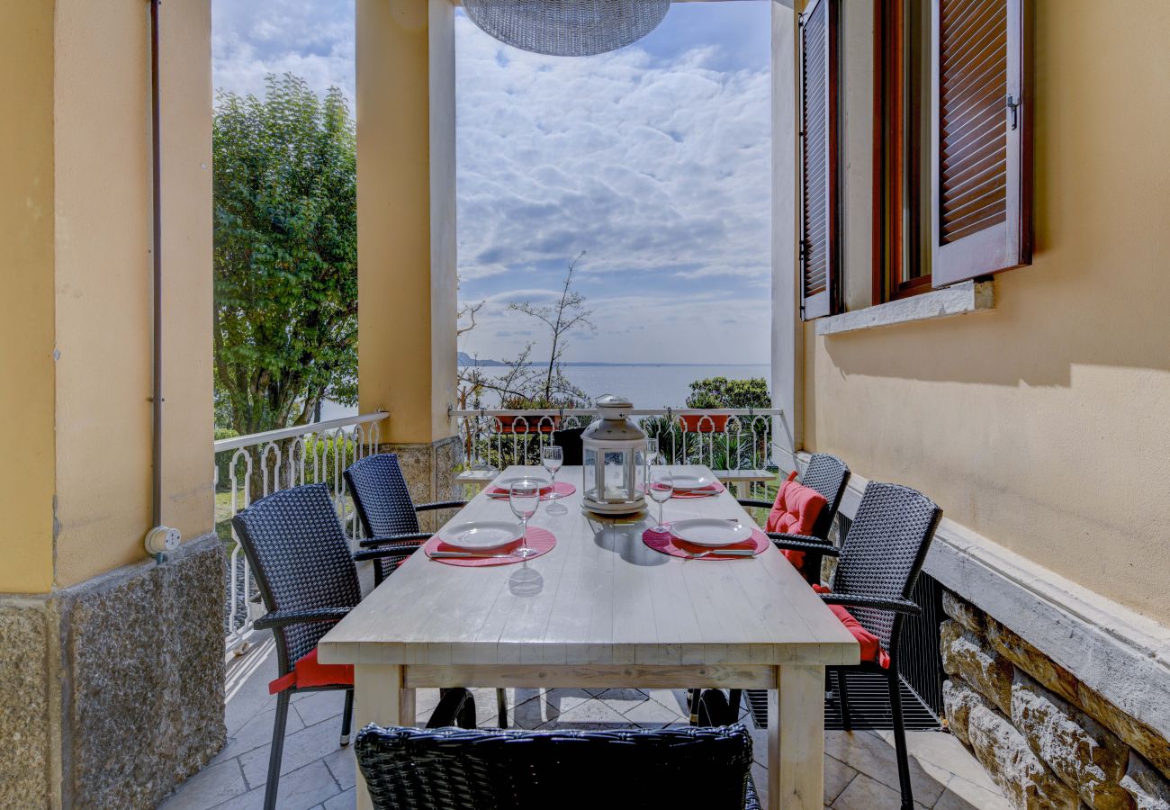 Villa in Gardone Riviera - Villa Magnolia a Lago - for 8 persons Gardone Riviera