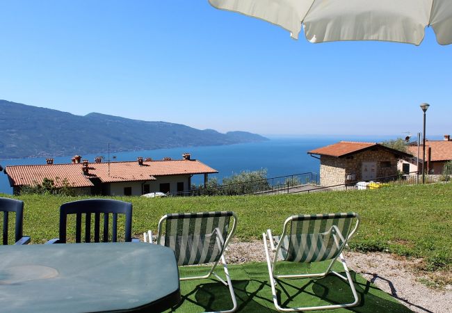  in Tignale - Infinity: big apartment with lake view