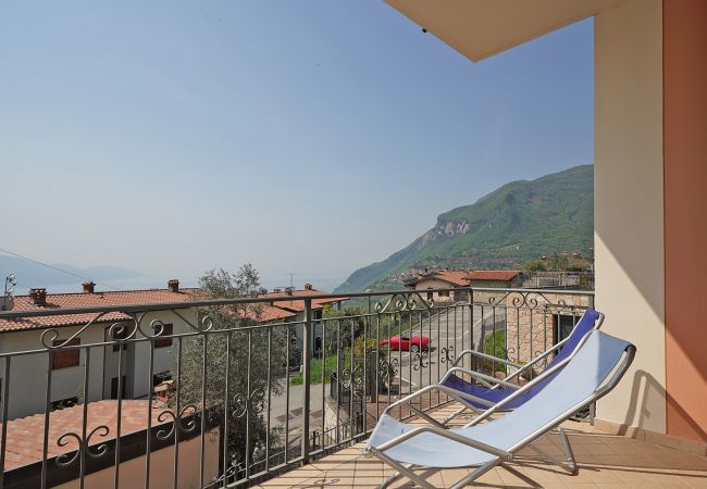  in Tignale - Luna: lake view apartment  with two bedrooms