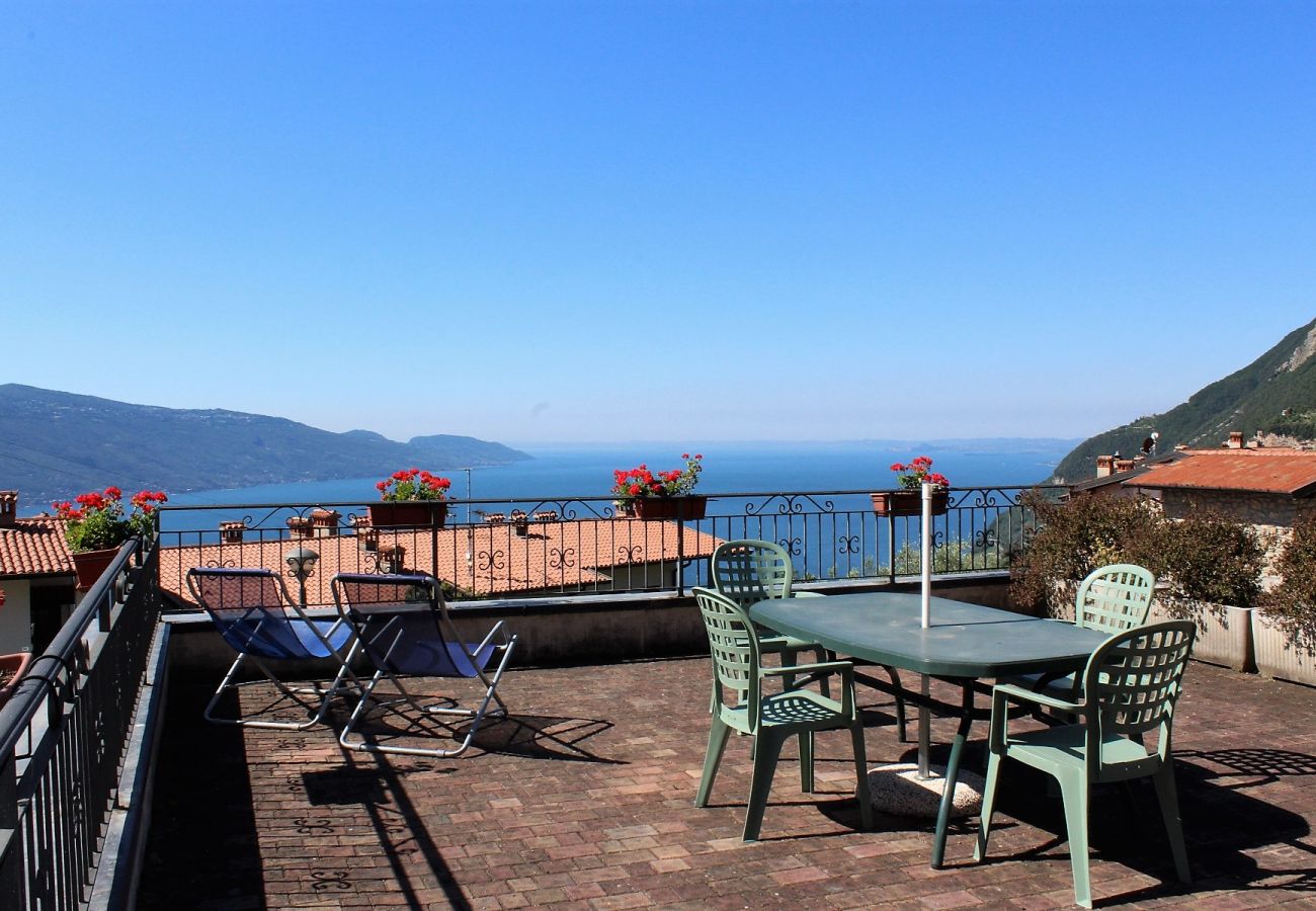 Apartment in Tignale - Stella: with huge lake view balcony